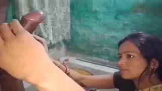 xxx desi हॉट हिंदी बीएफ वीडियो नौकरानी ने मालिक का लंड पकड़ा