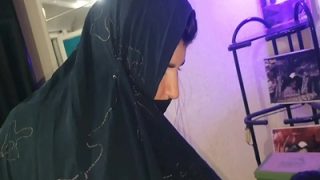 xxx desi Bangladeshi sex video of a man with his hijabi maid