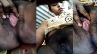 xxx desi देसी विलेज गर्ल चूत खोल के बोली आओ बाबु लंड दे दो इसको!