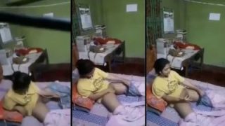 xxx desi Sexy hostel girl masturbates on video call in Bangladeshi bf