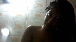 xxx desi Cute face desi girl naked in bathroom solo show