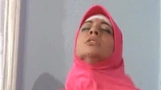 xxx desi Pakistani sex video of a hijabi lady turns into a whore