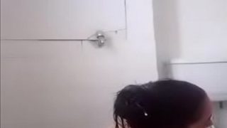 xxx desi Nude bath MMS of a sexy young couple in the bathroom