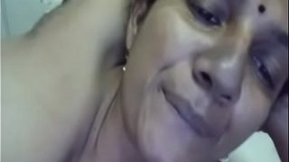 xxx desi Tamil nude aunty shows her boobs on a live video call