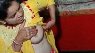 xxx desi Boob flashing desi dehati girl lifting her kameez